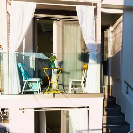 Apartment Gruccio Yellow Studio - A Sunny Gem