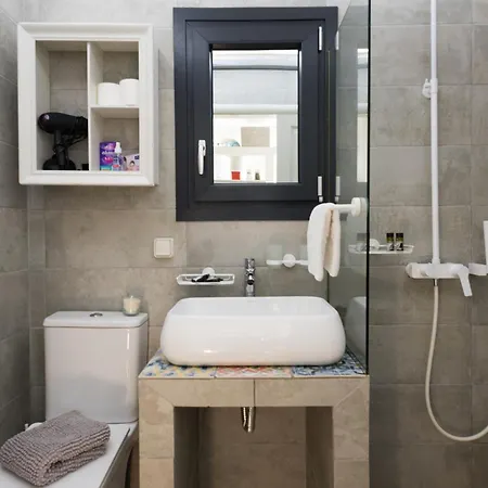 Gruccio Yellow Studio - A Sunny Gem Skiathos Town